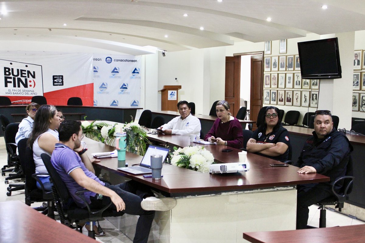 canaco_torreon's tweet photo. 👥 Reunión de colaboradores para seguimiento a planes de trabajo y estrategia de captacion de nuevos afiliados. 

Trabajando en equipo, logramos bríndate mejores servicios 🤝🏼✨

#CANACOTorreon https://t.co/QDx7sX8Pea