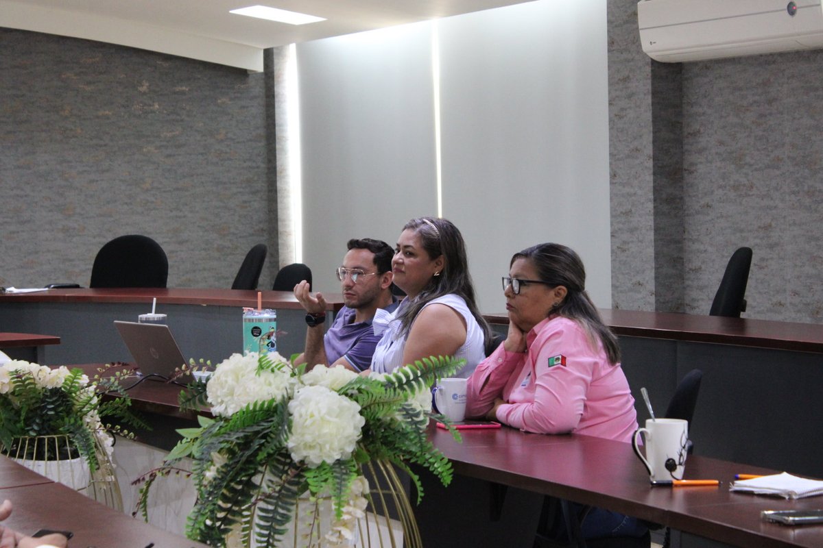 canaco_torreon's tweet photo. 👥 Reunión de colaboradores para seguimiento a planes de trabajo y estrategia de captacion de nuevos afiliados. 

Trabajando en equipo, logramos bríndate mejores servicios 🤝🏼✨

#CANACOTorreon https://t.co/QDx7sX8Pea
