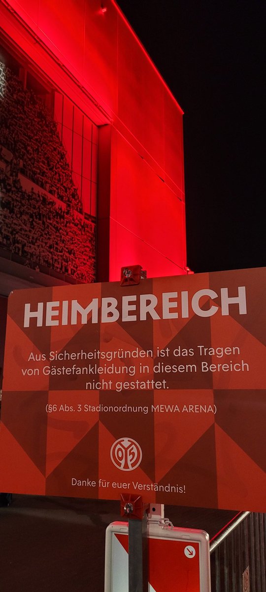 oldschool_STR's tweet photo. #behindenemylines
Zweiter Schritt in Richting #berlin
#vfb #vvbaway #auswärts #mainz #mainz05 #meenz #dfbpokal #fsvvfb https://t.co/cpvANy1OnW
