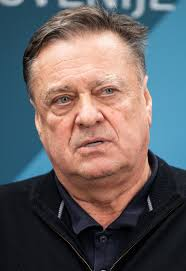 Antonin71682981's tweet photo. Ob kriminalnem početju tožilstva policije in sodstva /Aco/ človek kar nekako spregleda početje Jankovića ki mimo vseh predpisov in z izsiljevanjem pomembnih uslužbencev gladko mimo vseh zakonskih pravil dela na tem da Ljubljani zastrupi pitno vodo. Nedotakljiv je službam pregona https://t.co/BS8xyn8hpi