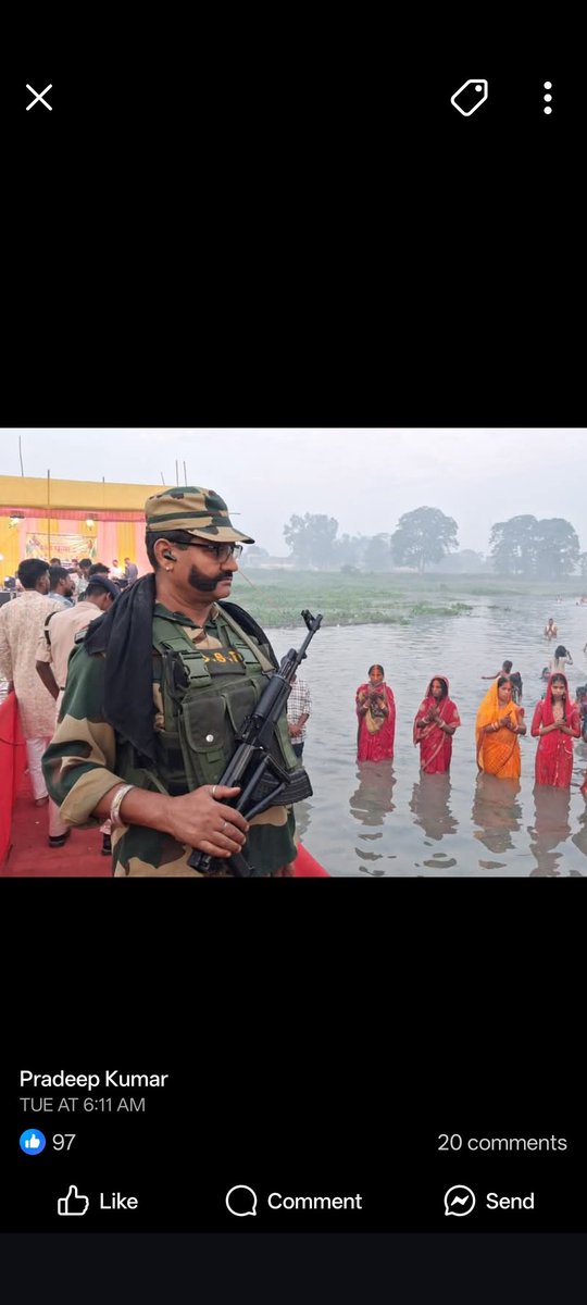 deepakawasthipa's tweet photo. गृह मंत्रालय की गाइडलाइन का पालन नहीं कर रहे पैरामिलिट्री बीएसएफ के जवान प्रदीप,जवानों पर देश सुरक्षा की जिम्मेदारी है,जो अपने निजी फेसबुक सोशल मीडिया अकाउंट पर छठ पूजा के पर्व की फोटो वर्दी,वैपन के साथ बायरल @BSF_India @HMOIndia @PMOIndia @bstvlive @aajtak @DefenceMinIndia https://t.co/R0VY2KHBl2