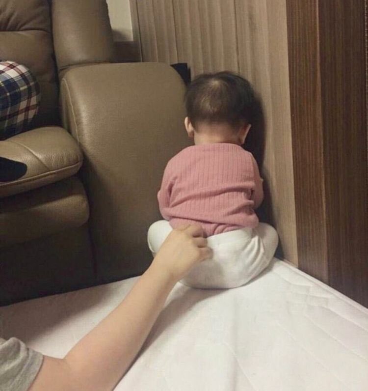 + Küs müyüz
  - hayır 
 + Yüzüme baksana 
-  Bakmicam