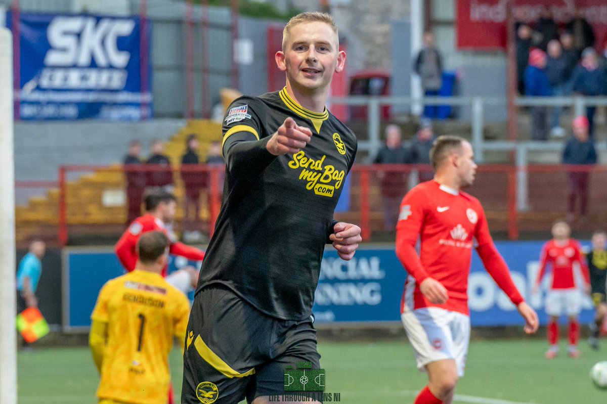 🫵🏻 We need 𝐲𝐨𝐮 with us every step of the way for another big Friday night at Clandeboye Park. 

🎟️ Match tickets - bangorfc.com/tickets.php

🟡🔵

📸 Life Through A Lens NI