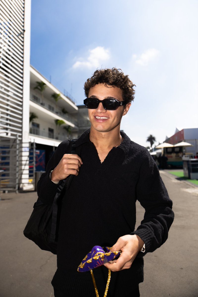 yellowblobs's tweet image. iykyk See u guys in brazil i will be #BUSY playing dinosaur games (im literally not going anywhere)