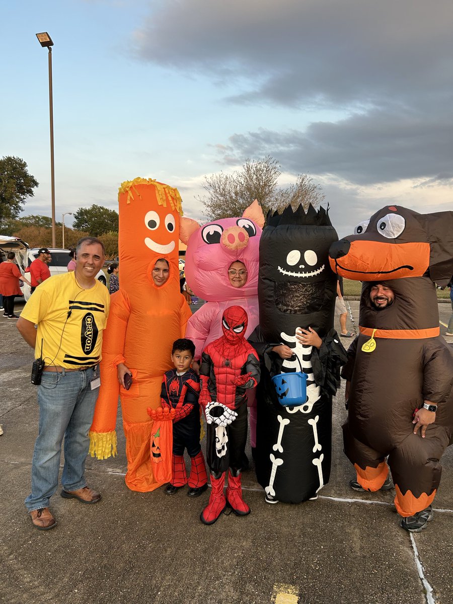 MPagano_24's tweet photo. We had a wonderful time last night at our Frazier Trunk or Treat event! A huge “Thank You” to our AMAZING Frazier staff for a great evening! https://t.co/E6qSxY4ZXf