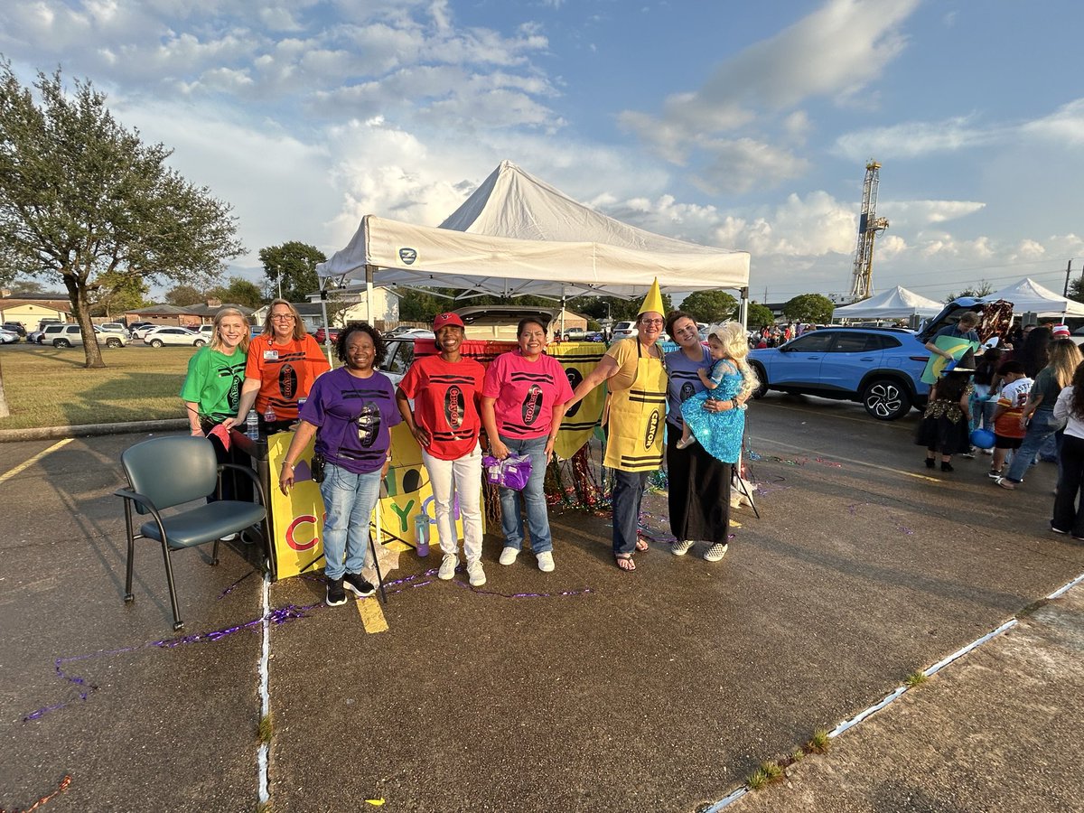 MPagano_24's tweet photo. We had a wonderful time last night at our Frazier Trunk or Treat event! A huge “Thank You” to our AMAZING Frazier staff for a great evening! https://t.co/E6qSxY4ZXf