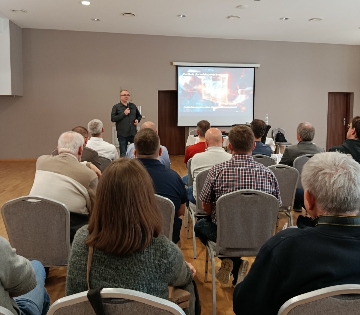 filatelistyka's tweet image. 🎉 VII Spotkanie Społeczności Polskiego Krypoznaczka już za nami!

💙  Ludzie, pasja i dobre emocje – to one stworzyły niepowtarzalną atmosferę pełną wiedzy i inspiracji!🔥

📍 Góry Świętokrzyskie, 24–26 października – trzy dni spotkań, rozmów i wspólnych przeżyć.

Sześć…