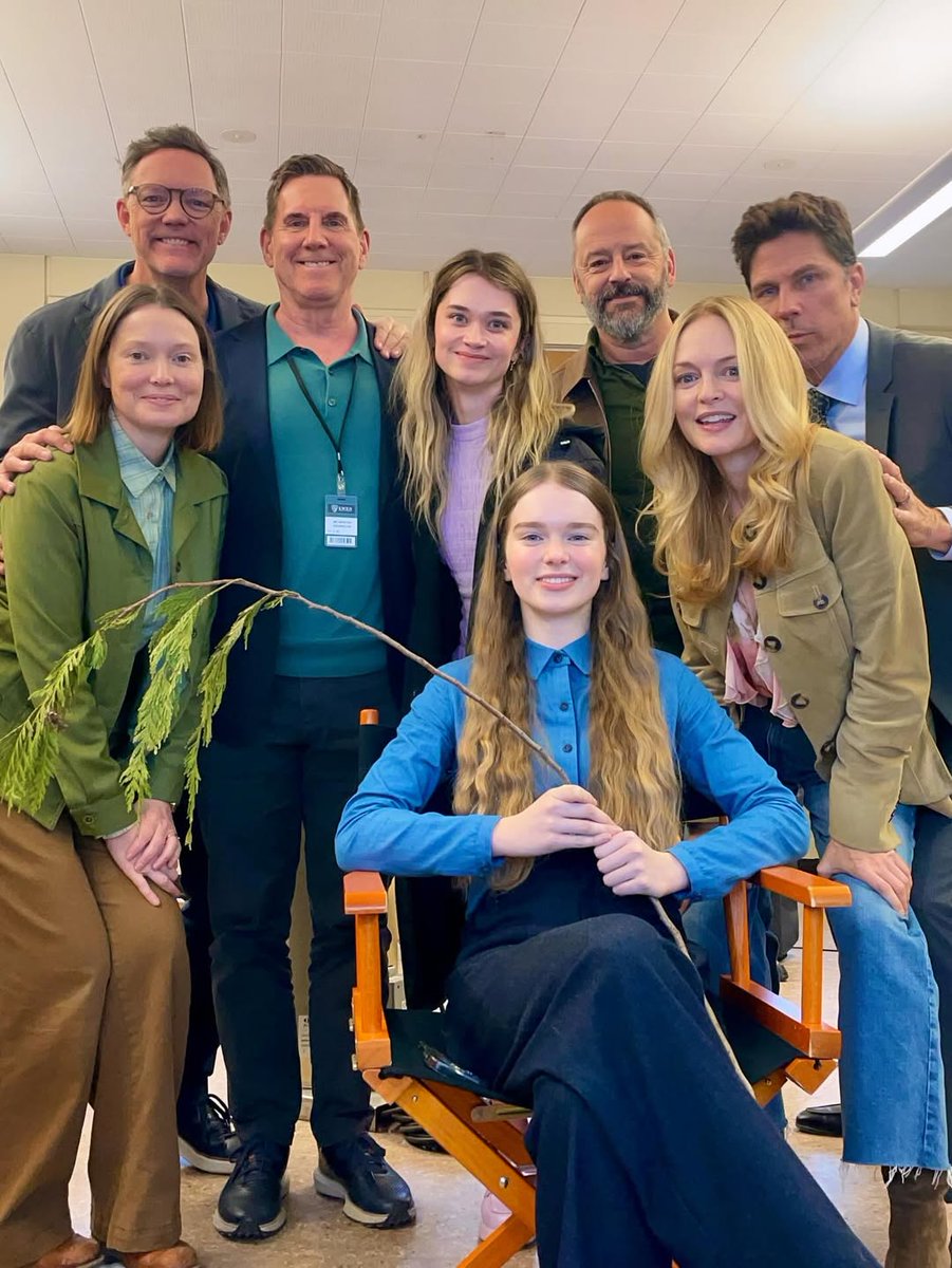 flanagansource's tweet image. Mike Flanagan, Heather Graham, Samantha Sloyan, Matthew Lillard, Tim Bagley, Alison Thornton, Summer H. Howell, Gil Bellows, and Michael Trucco on the set of Flanagan's CARRIE TV Series.