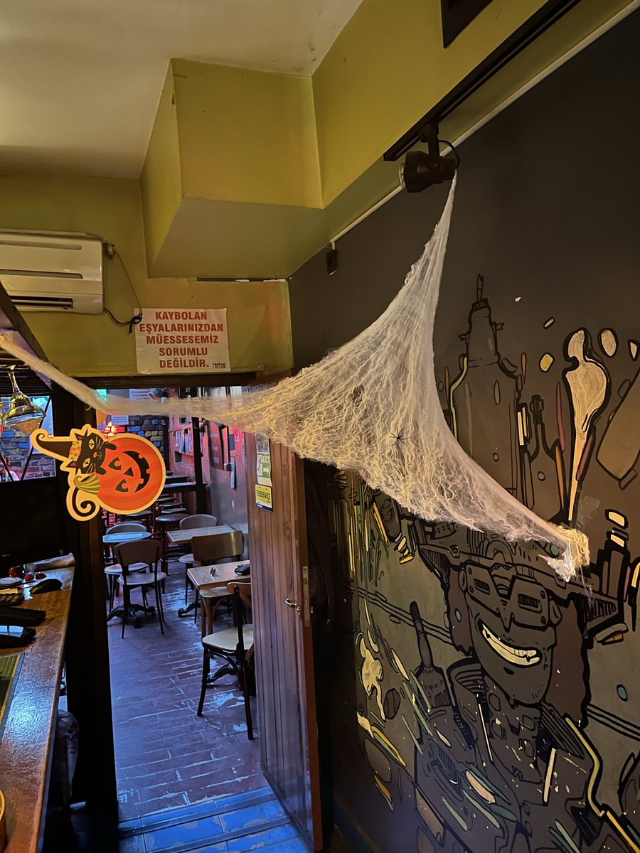 Kadıköy’de müşriklerin giremeyeceği mekan buldum.