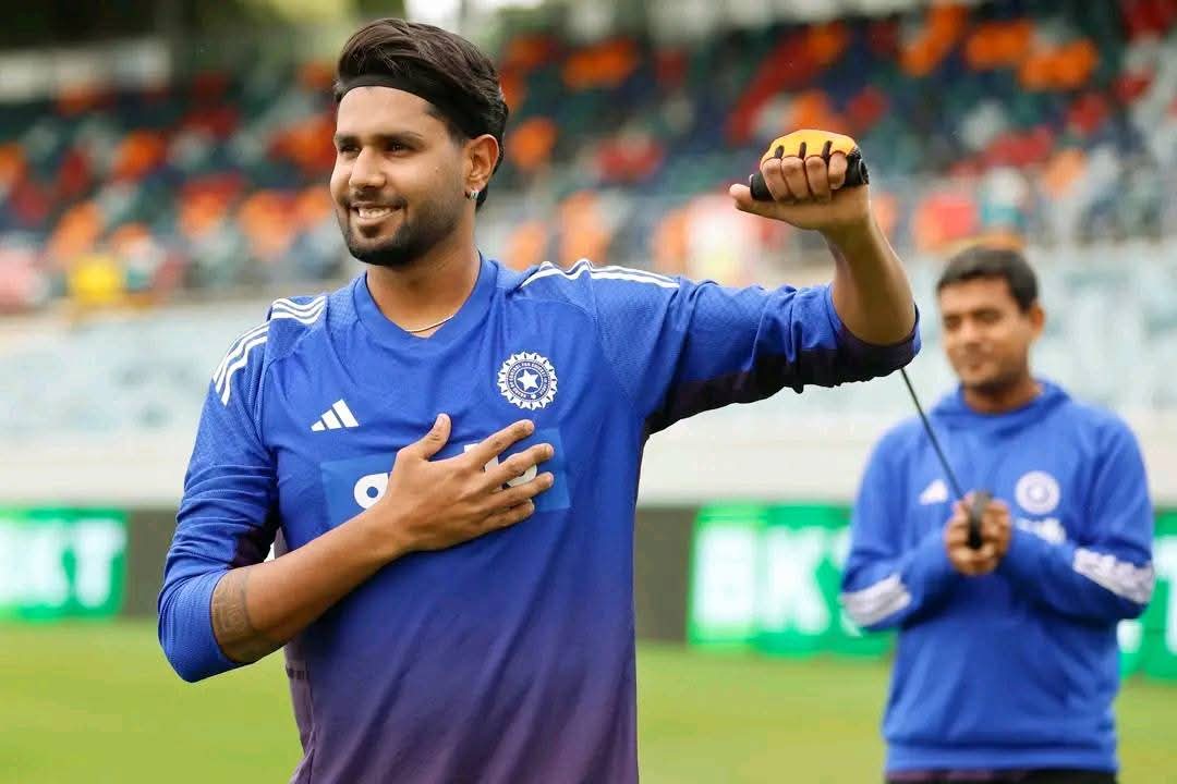 कोई टेस्ट खेलता है कोई वनडे और कोई टी-20 खेलता है,
गौतम गंभीर का पसंदीदा पुरुष तीनों फॉर्मेट मे खेलता है..😂😂
<a href="/GautamGambhir/">Gautam Gambhir</a>
<a href="/BCCI/">BCCI</a> <a href="/shubhankrmishra/">Shubhankar Mishra</a> <a href="/ImRo45/">Rohit Sharma</a> <a href="/imVkohli/">Virat Kohli</a> #IndianCricketTeam #GautamGambhir #harshitrana #ShubmanGill #aajtak #sporttak