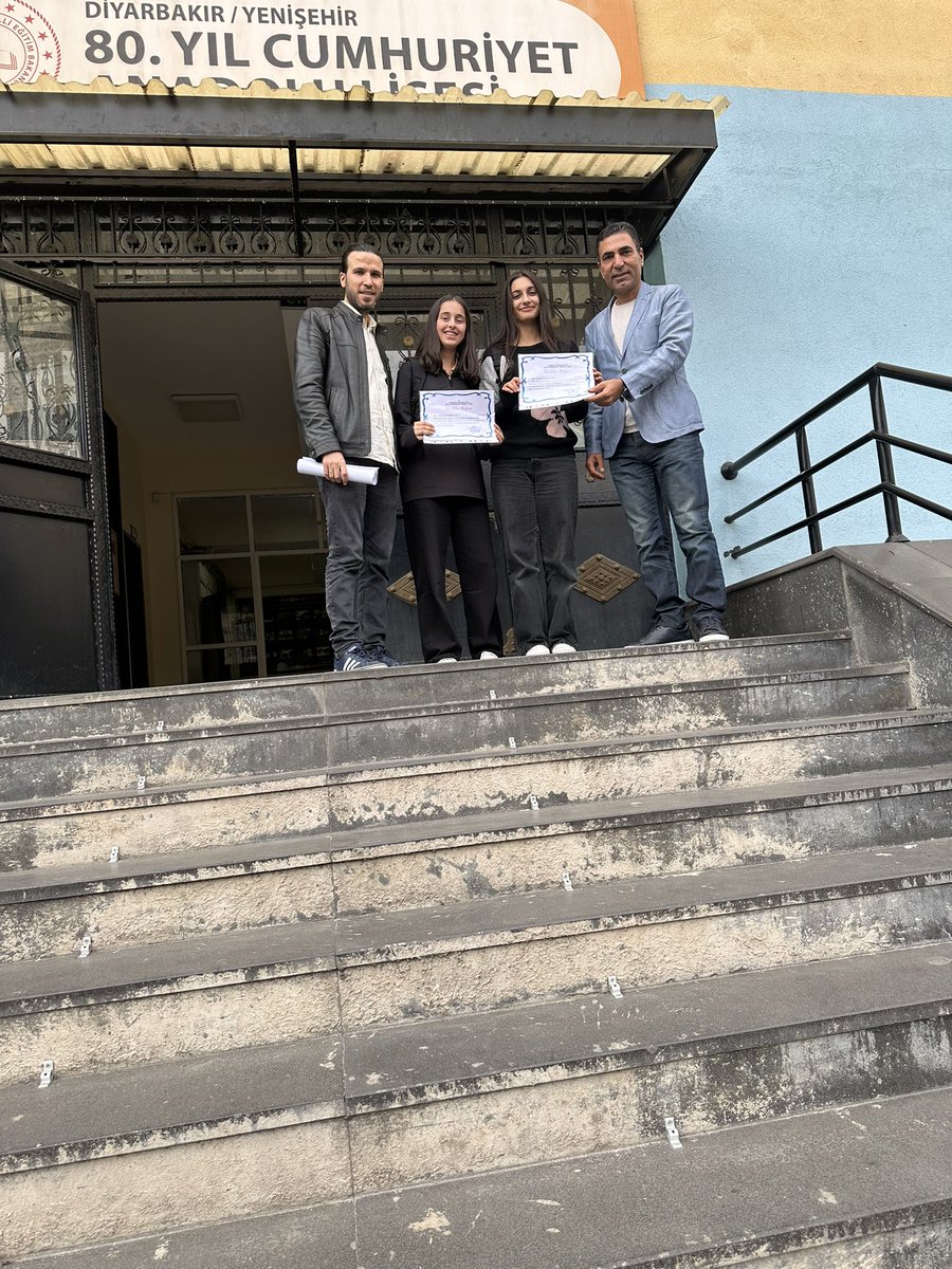 8Lisesi's tweet photo. Okulumuz değerlendirme komisyonunun bir ay boyunca yapmış olduğu kontrollerde Ekim ayının en temiz sınıfı 11-C oldu..Tüm öğrencilerimizi tebrik eder..Devamını dileriz.. https://t.co/zqzUJCJJRd