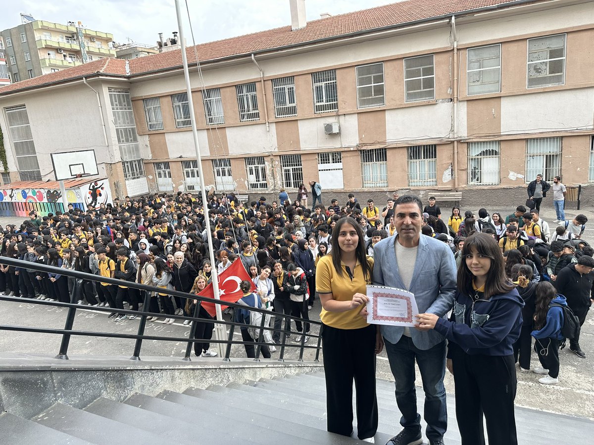 8Lisesi's tweet photo. Okulumuz değerlendirme komisyonunun bir ay boyunca yapmış olduğu kontrollerde Ekim ayının en temiz sınıfı 11-C oldu..Tüm öğrencilerimizi tebrik eder..Devamını dileriz.. https://t.co/zqzUJCJJRd