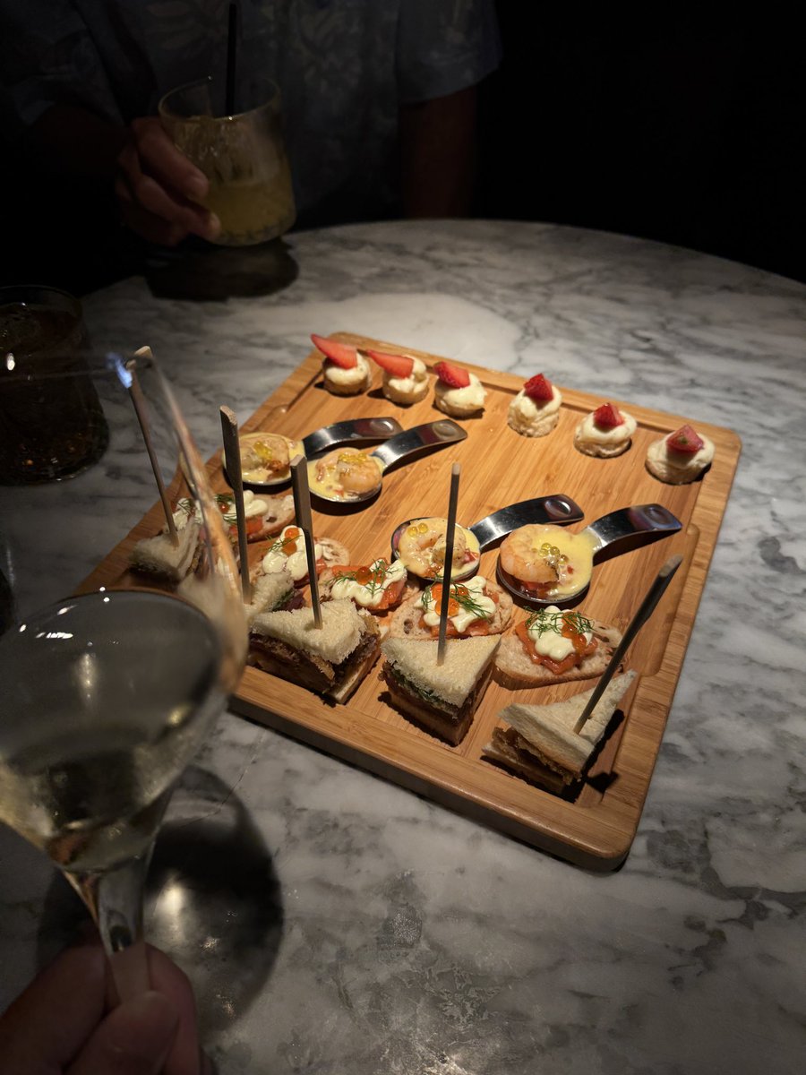 donamdai's tweet image. Những lúc say…tốt nhất là không nên làm gì!