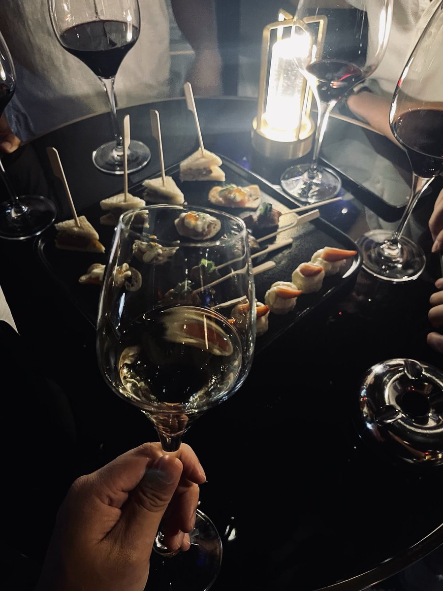 donamdai's tweet image. Những lúc say…tốt nhất là không nên làm gì!