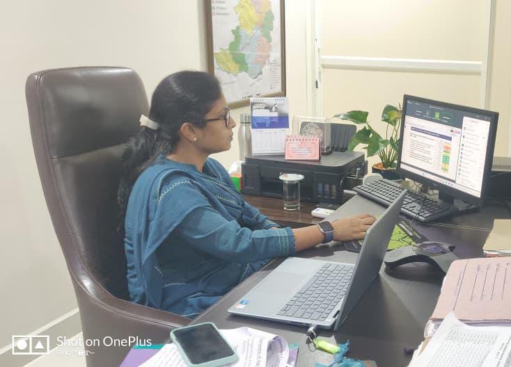 collector_nrpt's tweet photo. Version 1 – Official Tone
📚 “Chaduvulu Panduga – Reading Festival” inaugurated in Narayanpet under the leadership of Collector Smt. Sikta Patnaik, IAS.The 100-Day Reading Campaign aims to build a strong reading culture across all schools.#Narayanpet #Education #ReadingCampaign https://t.co/MJrtuahS2k