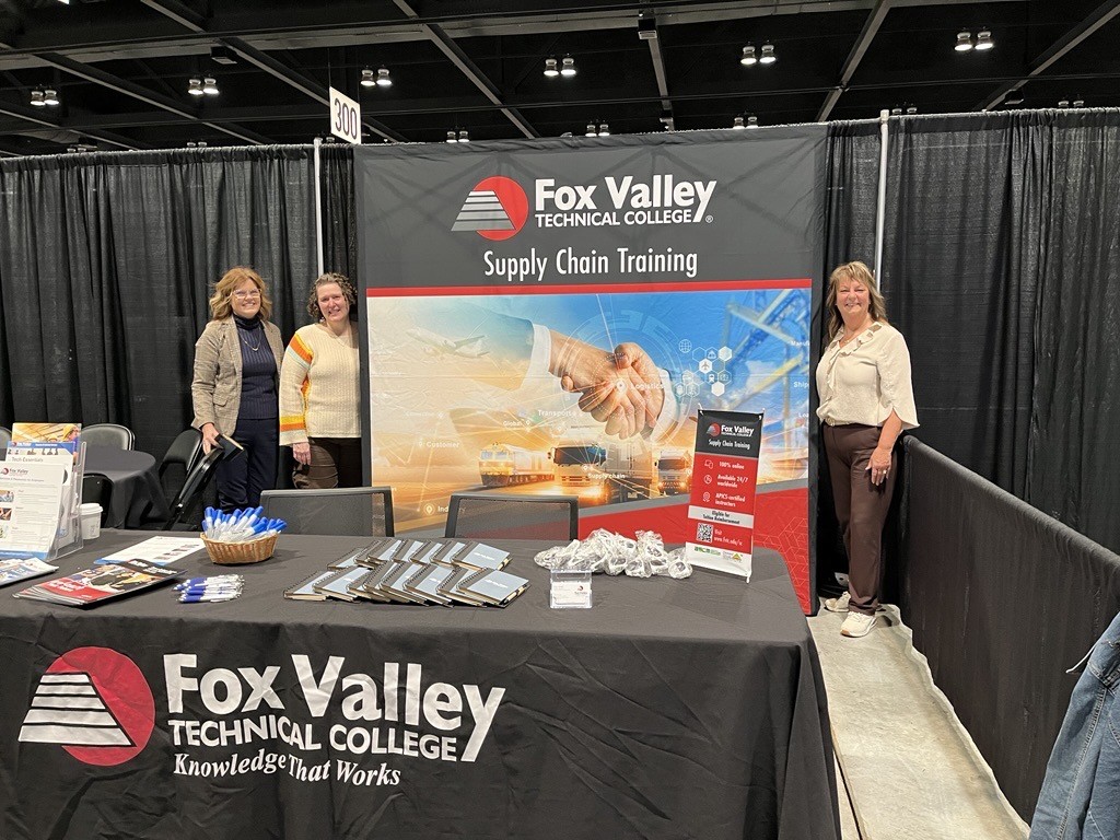 FVTCBIS's tweet image. We’re live at the Manufacturing First Conference, an Insight event in partnership with NEWMA and presented by First Business Bank! Stop by Booth #116 to meet our FVTC team and explore training solutions that strengthen Wisconsin’s workforce. #MFG15 #ManufacturingFirst #FVTCBIS