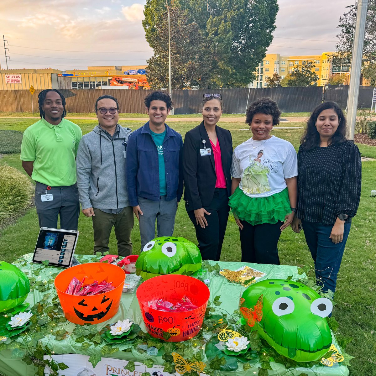 The School of Population Health brought some bayou magic to #SpookyU! 🐸💜 Our Princess and the Frog-themed table was a hit. Candy, costumes, and community give us a healthier, happier campus! ✨
#UMMC #PopulationHealth #SOPHSpirit