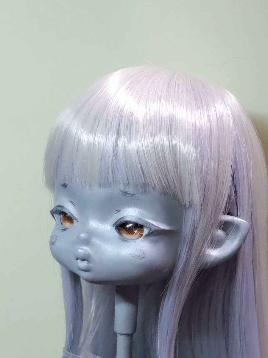 毎度同じような写真。。。先日は肘関節の調整でだいぶ夜更かししてしまいそのツケで今気絶しそうなくらいねむい😩
顔、結構調整してる。
良い方向に進んでいると信じたい😌
気が早いがウィッグ色々試してるけど前髪は短めがしっくりくる😚