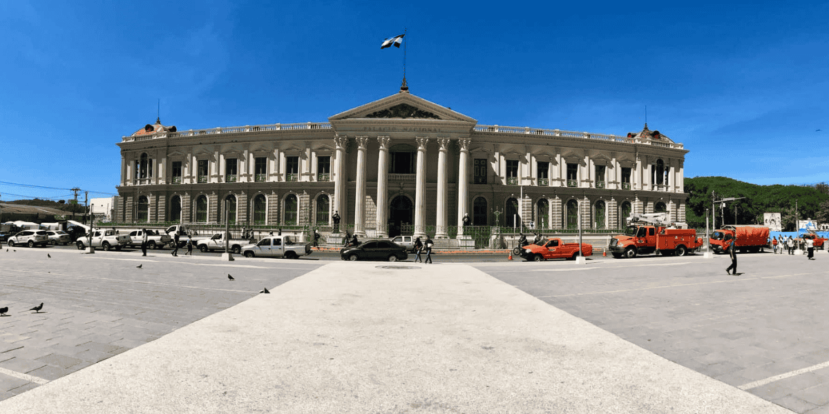 regfollower's tweet photo. El Salvador offers tax amnesty for pending obligations through July 2025 https://t.co/4nZHSO7AI1 https://t.co/3OwExnRGZE