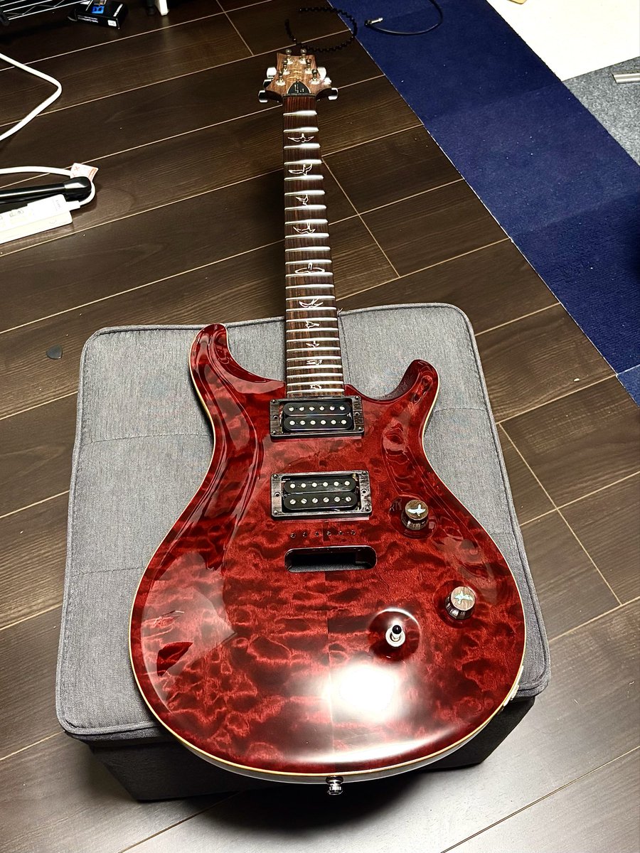 stevekunguitar's tweet image. うむ🤔
やはりPRSはアーチが美しいな😆
このPRSはなんか禍々しい感じがめちゃくちゃ好き😍
来週には色々パーツが届くからカスタムするぜ😆
PRSはトレモロスプリング変えるのめちゃくちゃ大変なのよなww