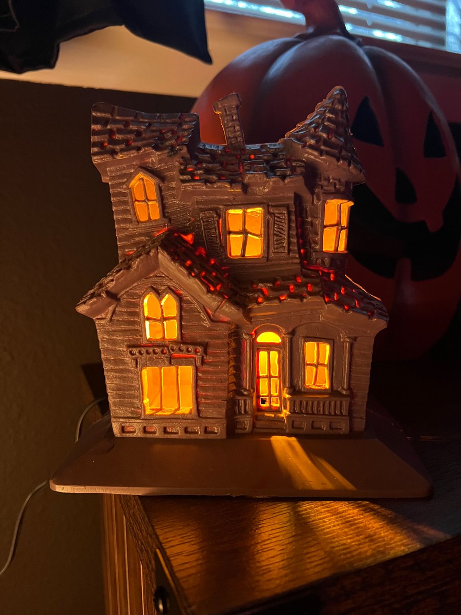 Here's a vintage Belco light-up haunted house - most likely from the 1970s, though the exact year of release seems to be a mystery. A mysterious haunted house...guess that's fitting, really.