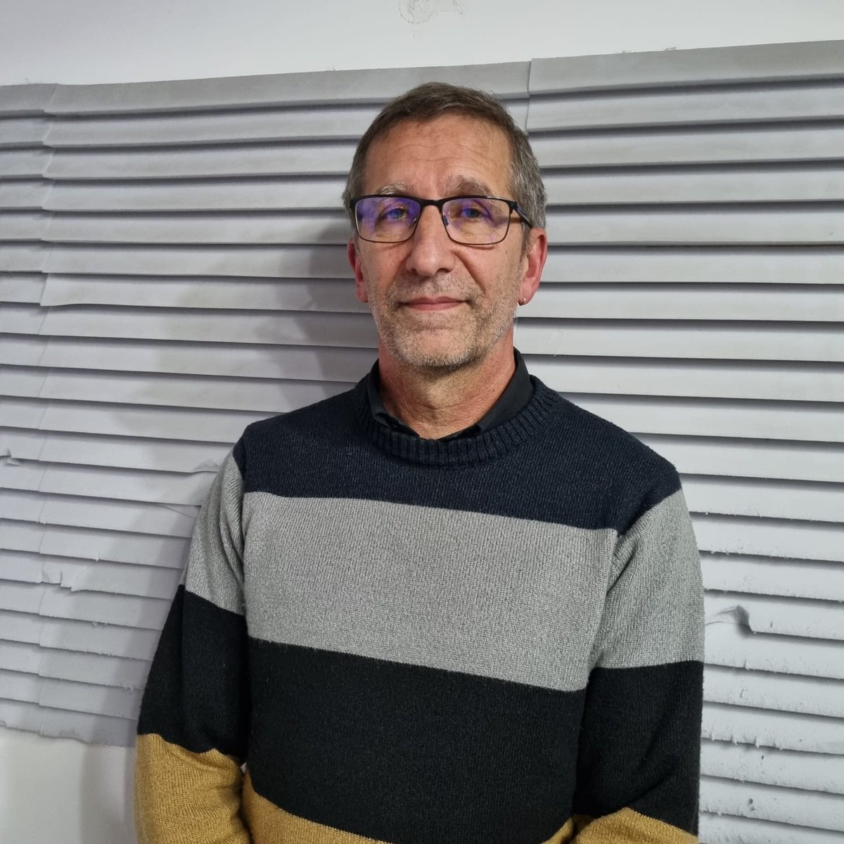 El físico Daniel Cabra nos cuenta cómo algunos materiales pueden comportarse como imanes y generadores eléctricos al mismo tiempo, una propiedad que abre nuevas fronteras en la investigación de materiales cuánticos.

adnciencia.com.ar/magnetismo-y-e…