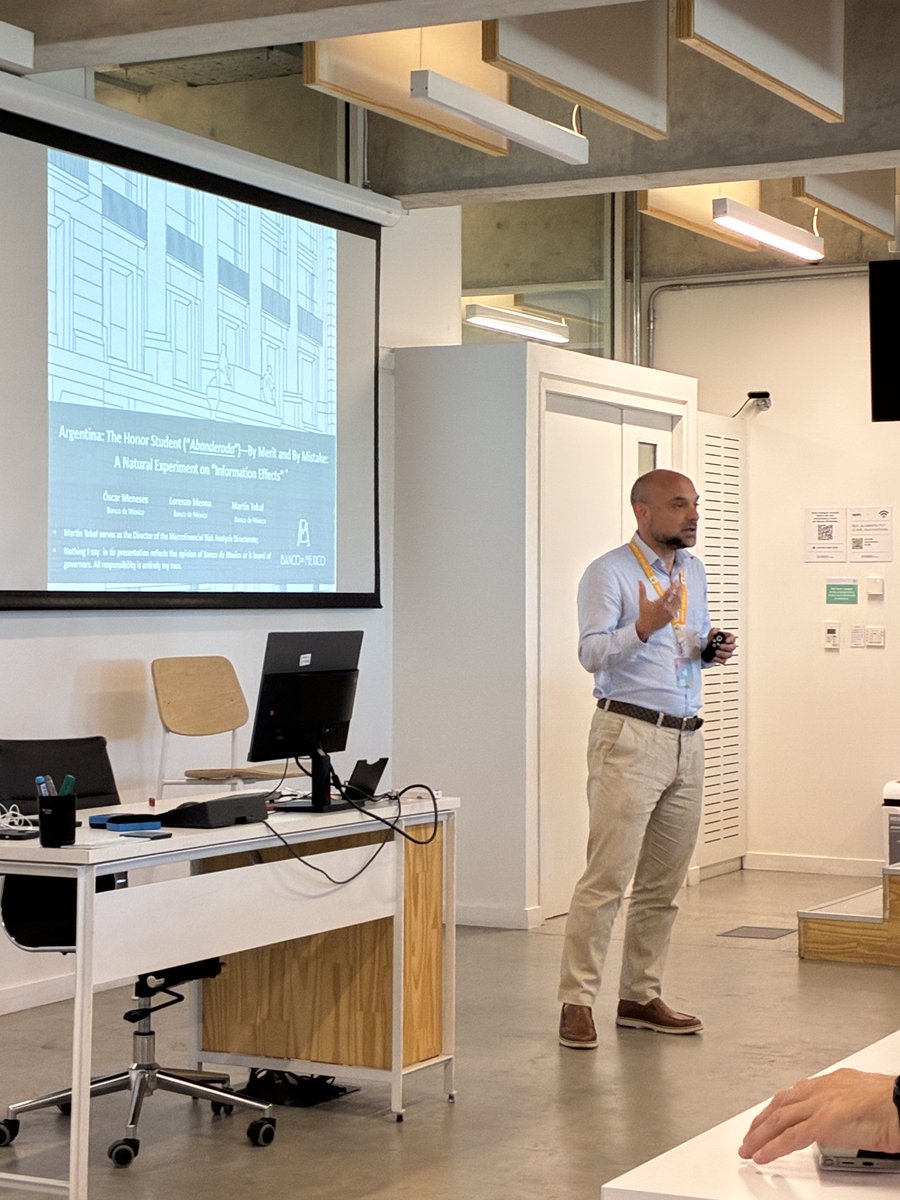 MMartintobal's tweet image. Pude presentar en👨‍🎓 Di Tella @tditella 🧑‍🎓 un trabajo sobre mercados financieros en Argentina 🧉🇦🇷.  @CIF_UTDT. Gracias a los profesores por sus comentarios y el ambiente estimulante y a @francisco_roch  por la invitación. #economics #mercadosfinancieros #Argentina