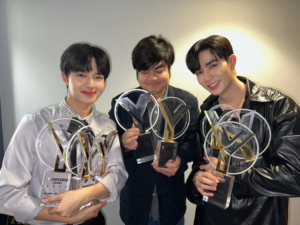 sparklehyunee's tweet image. damn cutie pie really bagged us 8 awards in just one night back in 2022… considering that this was 3 years ago there was probably only 250 of us here— now we’ve grown to 600 👏🏻🙌🏻🙌🏻 #proud #selfmade