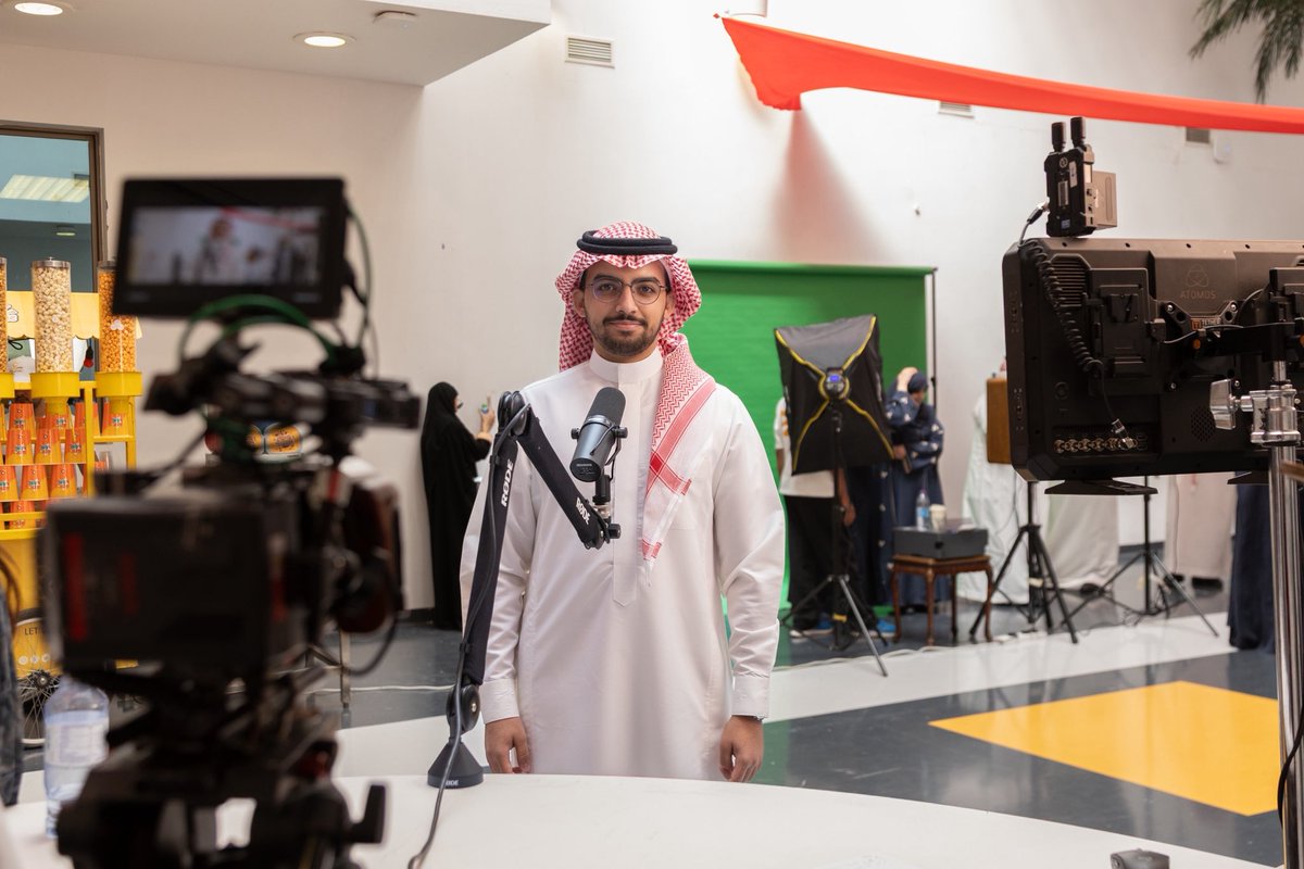 SCE_PSU's tweet photo. تم بحمد الله إقامة مبادرة "خلف الكواليس" بنجاح كبير! 🎬

فعالية ثقافية وترفيهية سلطت الضوء على صناعة الأفلام من خلال أركان تفاعلية بالتعاون مع @takkah_sa و Filmrent.

استمرت لمدة ثلاثة أيام من ٢٦ إلى ٢٨ أكتوبر في بهو مبنى ١٠٥ بجامعة الأمير سلطان، وشهدت حضورًا تجاوز ٣٠٠٠ زائر. https://t.co/XaKT5wUVRt