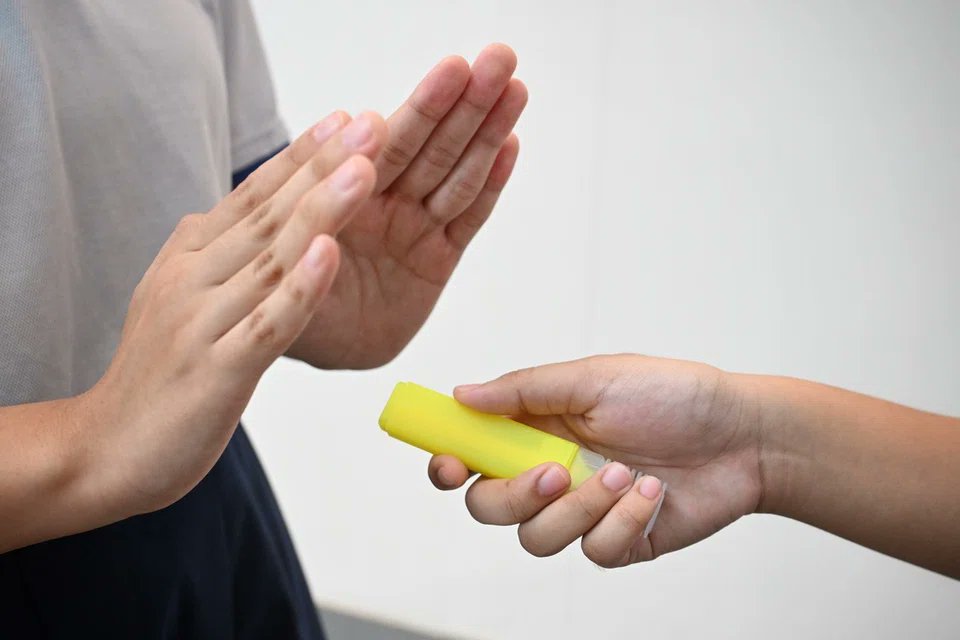 KulikovUNIATF's tweet image. Thailand to crack down on #vaping as number of users surges past 400,000.

The Thai Cabinet has ordered an urgent amendment to the country’s #tobacco control legislation in a concerted effort to curb the spiralling use of e-cigarettes.

The Thai Ministry of Public Health is now