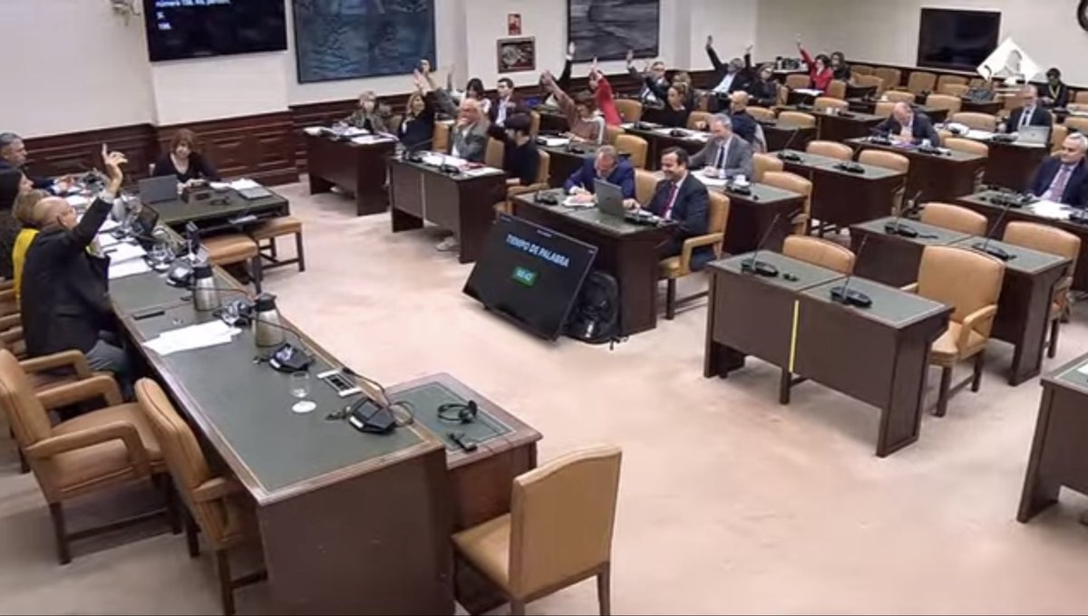 La Comisión de Derechos Sociales del <a href="/Congreso_Es/">Congreso</a> acaba de aprobar la 

Ley de Servicios de Atención a la Clientela.

20 votos a favor.
17 votos en contra (PP y Vox).

Otro mal día para los teóricos de la debilidad parlamentaria del Gobierno y la legislatura inviable.

#Seguimos