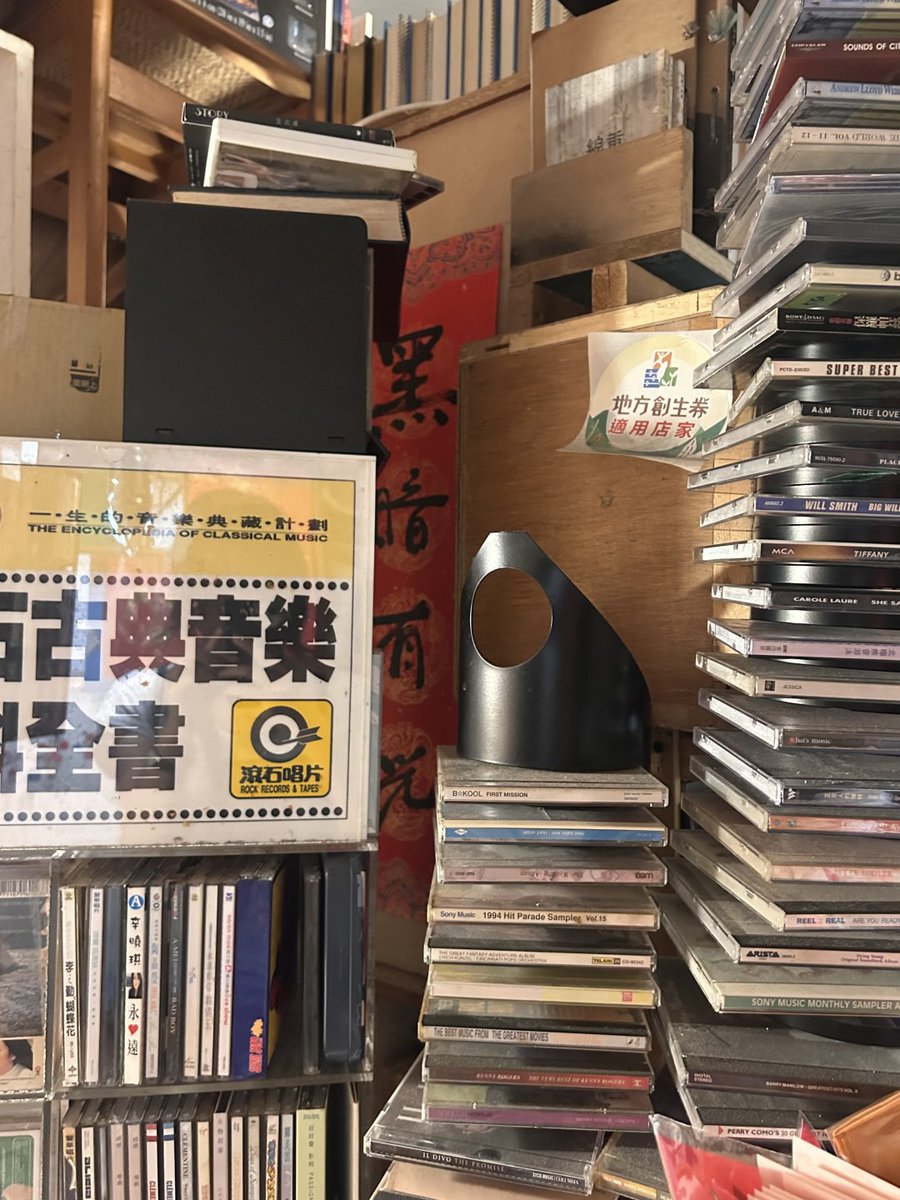 qwmlglb's tweet image. 本が詰まったあの隅々には、物語と考えが満ちている📖