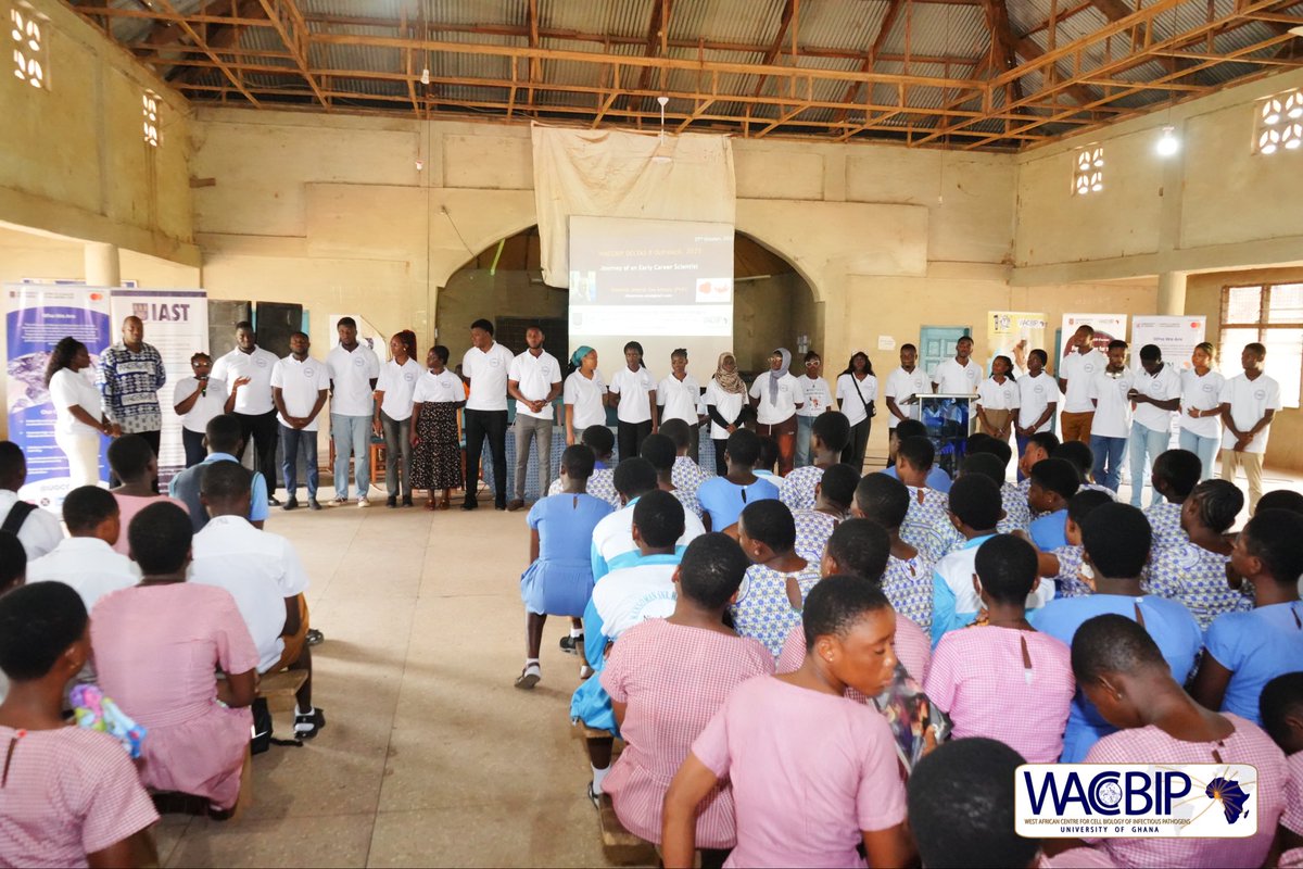 WACCBIP_UG's tweet photo. We’re in the Amansie West District for Day 3 of the WACCBIP SHS Outreach! 🎉

Our host, Mansoman SHS, led by Rev. Nicholas Adu Berko, welcomed us, with Esaase Bontefufuo SHTS joining for another exciting day of science. 
#WACCBIPGoesAshanti #STEMEducation #InspiringFutureScientists #WACCBIPOutreach