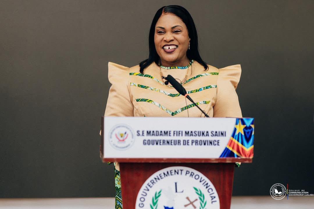 THumanitaire's tweet image. La Gouverneure du Lualaba, @FifiMasukaSaini a lancé le ce 28 octobre le test de sélection des lauréats ayant obtenu au moins 75 % à l’Examen d’État, dans le cadre du programme Excellentia “Lualaba Bora” 4 ème édition, de la Fondation LONA de la Première Dame Denise NYAKERU.