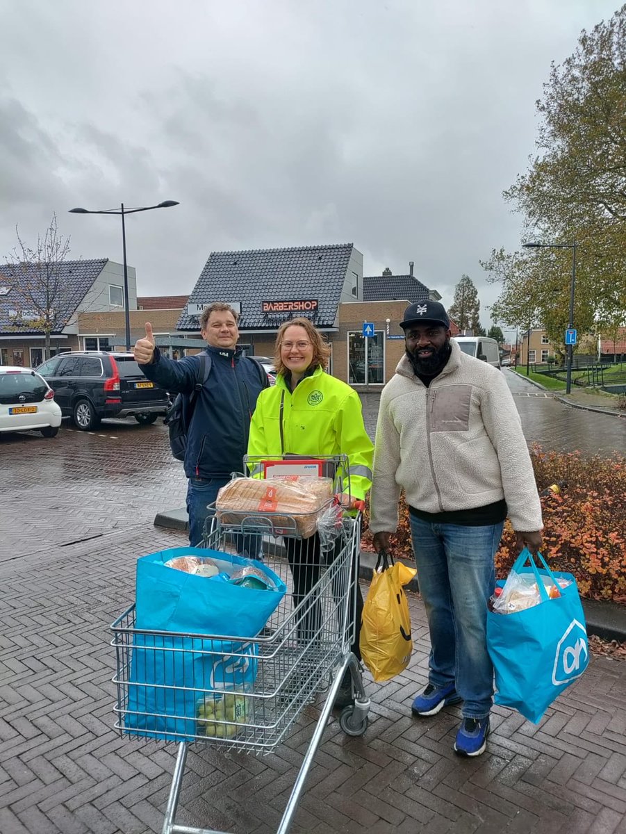 🚨 on Monday  we visited the ZES Pilot again — this time with @Merimieskirkko, who even helped the crew get groceries.

<a href="/ITFglobalunion/">International Transport Workers' Federation (ITF)</a>, @Merimieskirkko &amp; Rotterdam Port Welfare Committee stand by them — unlike @HydorAs, 🇫🇮 <a href="/Ulkoministerio/">MFA Finland 🇫🇮</a> &amp; @FinEmbassyNL who still haven’t acted.
