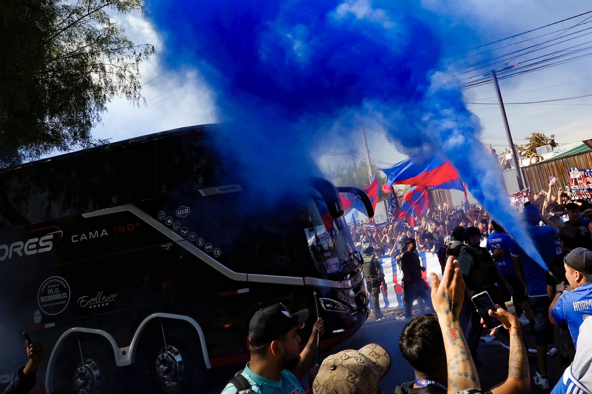 udechile's tweet photo. 𝐓𝐨𝐝𝐨𝐬 𝐣𝐮𝐧𝐭𝐨𝐬 𝐜𝐨𝐧 𝐥𝐚 𝐦𝐢𝐬𝐦𝐚 𝐢𝐥𝐮𝐬𝐢𝐨́𝐧 💙❤️ https://t.co/P1sCSgkx6Q