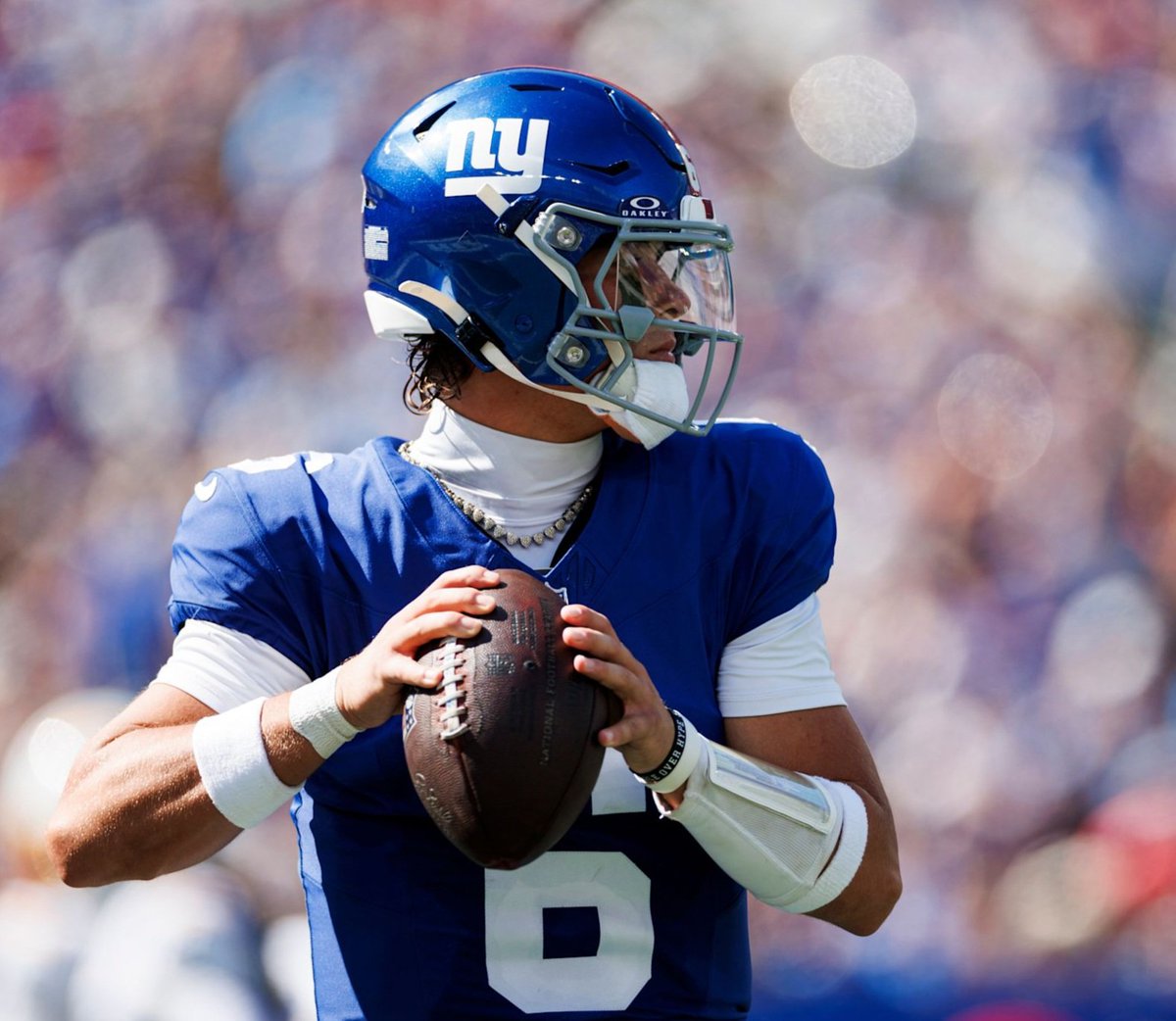 BigBlueFilmRoom's tweet photo. Jaxson Dart has completed 67.8% of his passes for 4 touchdowns, 0 interceptions, and a 101.4 passer rating when not pressured, per Next Gen Stats. https://t.co/edx03TKDsV