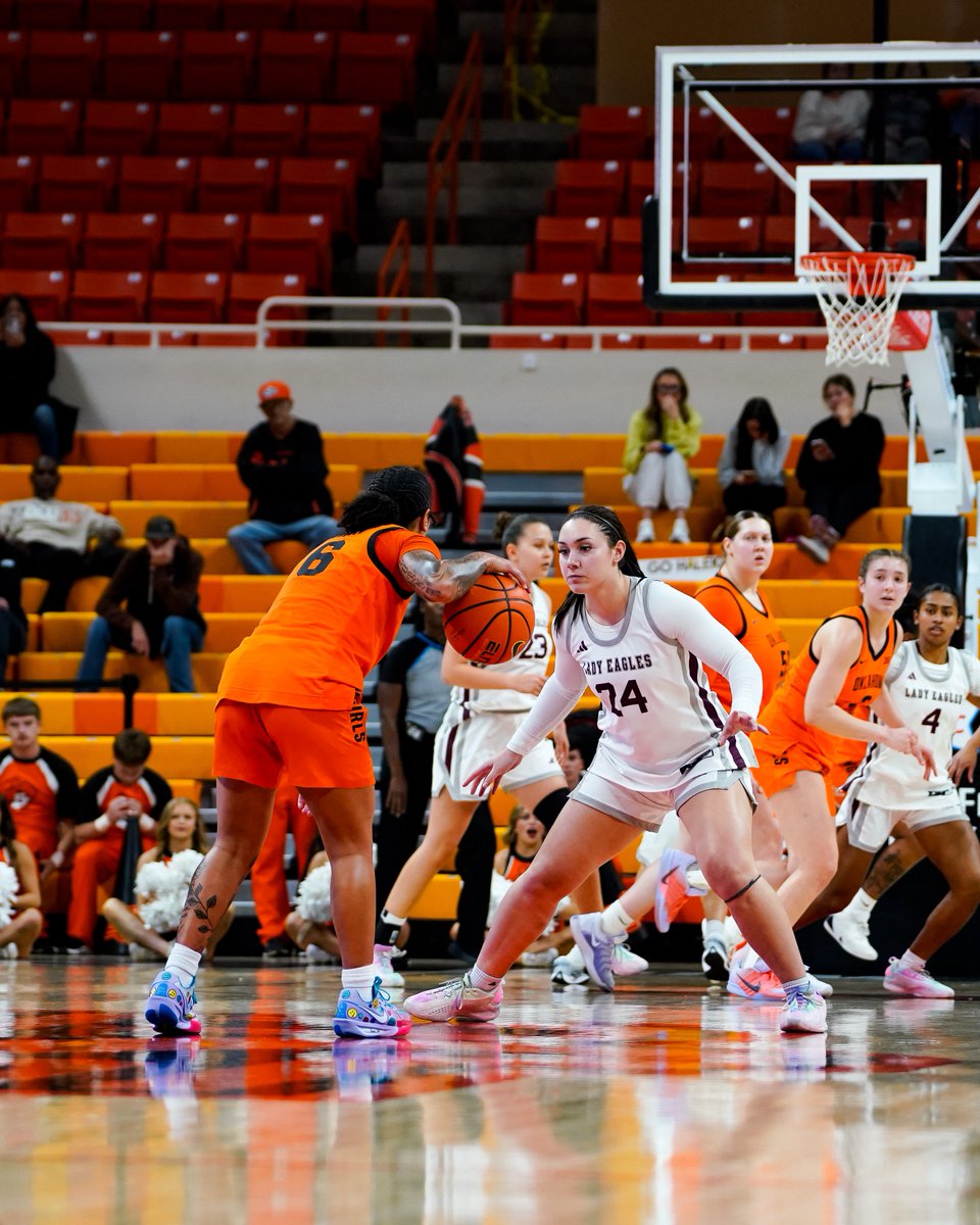 OC_WBB's tweet photo. Some pictures from last night's exhibition game 📸🦅 https://t.co/YxNDnKUpT7