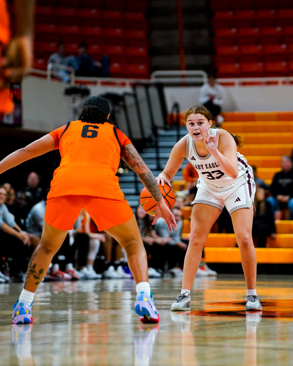 OC_WBB's tweet photo. Some pictures from last night's exhibition game 📸🦅 https://t.co/YxNDnKUpT7