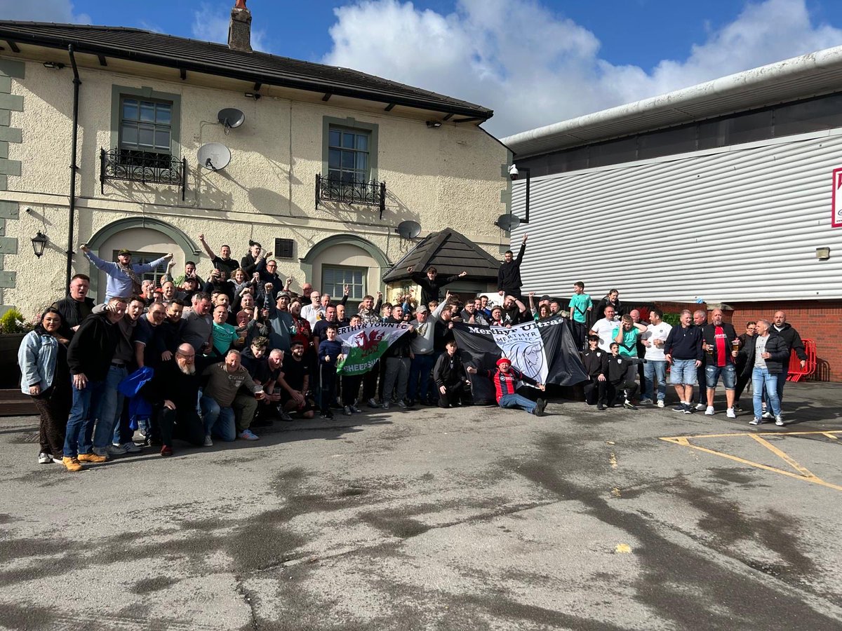 dialmpod's tweet photo. PODCAST! 🎙️

After a month off, the pod returns as we welcome back @mdonovan1970 from his trip to the states.

In this pod, we discuss our last few games including our trip to Chester via The Turf and our superb win away at Chorley.

There’s also some premature transfer news 😂 https://t.co/RDK2BXc4BF