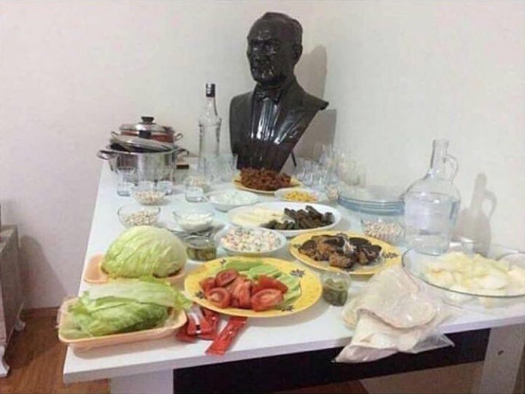 Bayram soframizi da kurduk ee hadi bize afiyet olsun