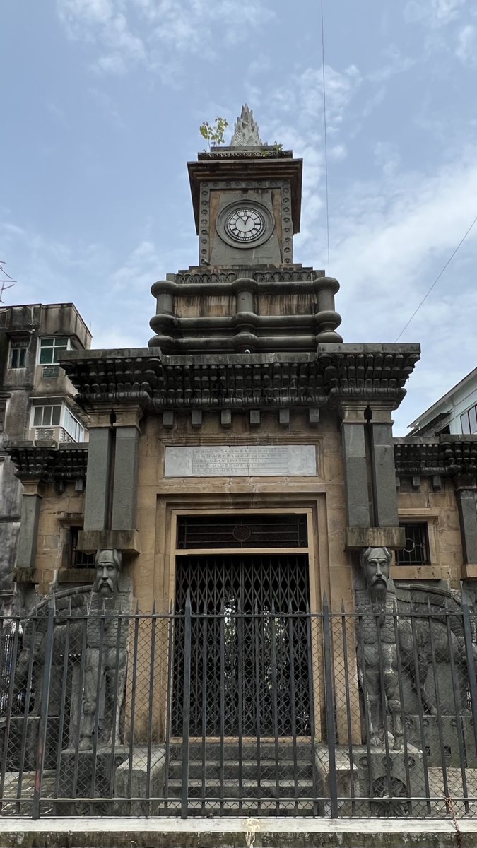 Hi Mumbai, planning the fourth edition of our #MumbaiTwitterPhotowalk this Sunday 2nd Nov with <a href="/arshiet/">Arshiet Dhamnaskar</a> 

We plan to meet at CSTM Mumbai Metro exit (first image below) 7 am. Walk around the area, exploring some heritage and history, photographing, interacting and learning. And