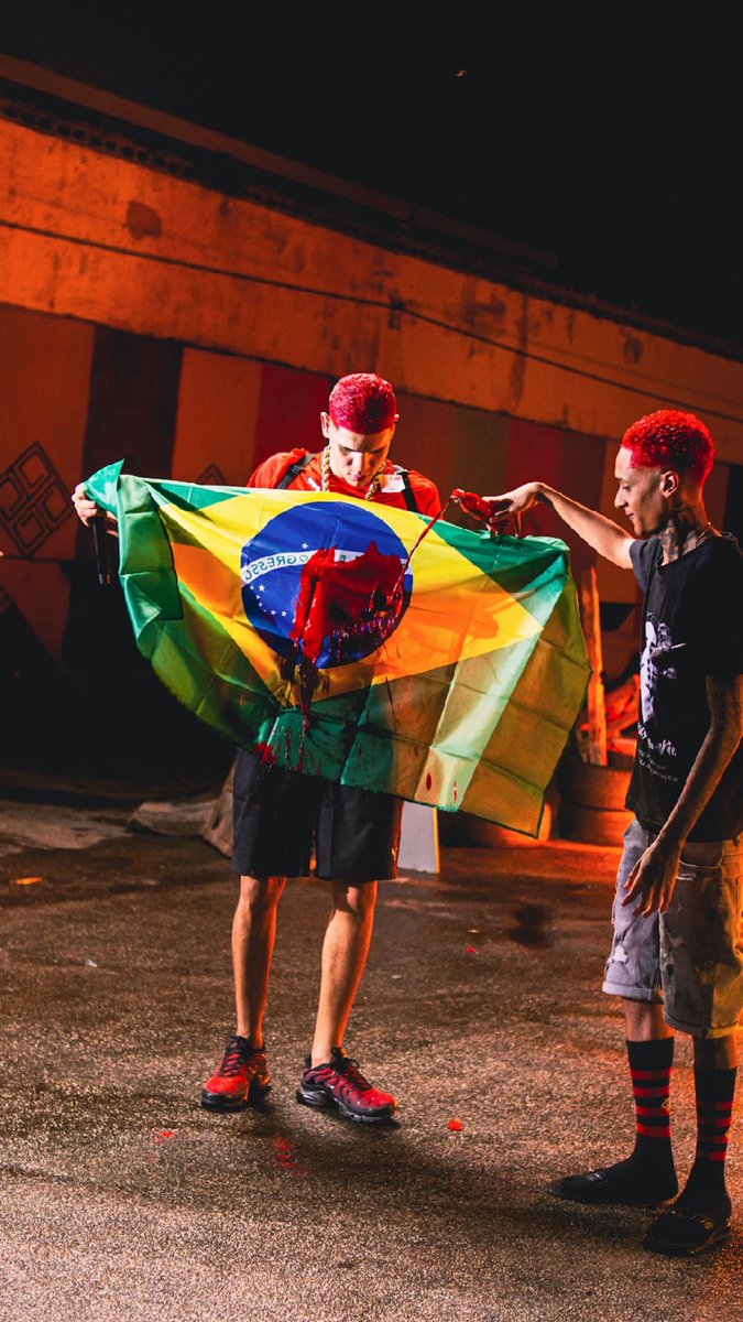 As cores do Brasil estão vermelhas de sangue.