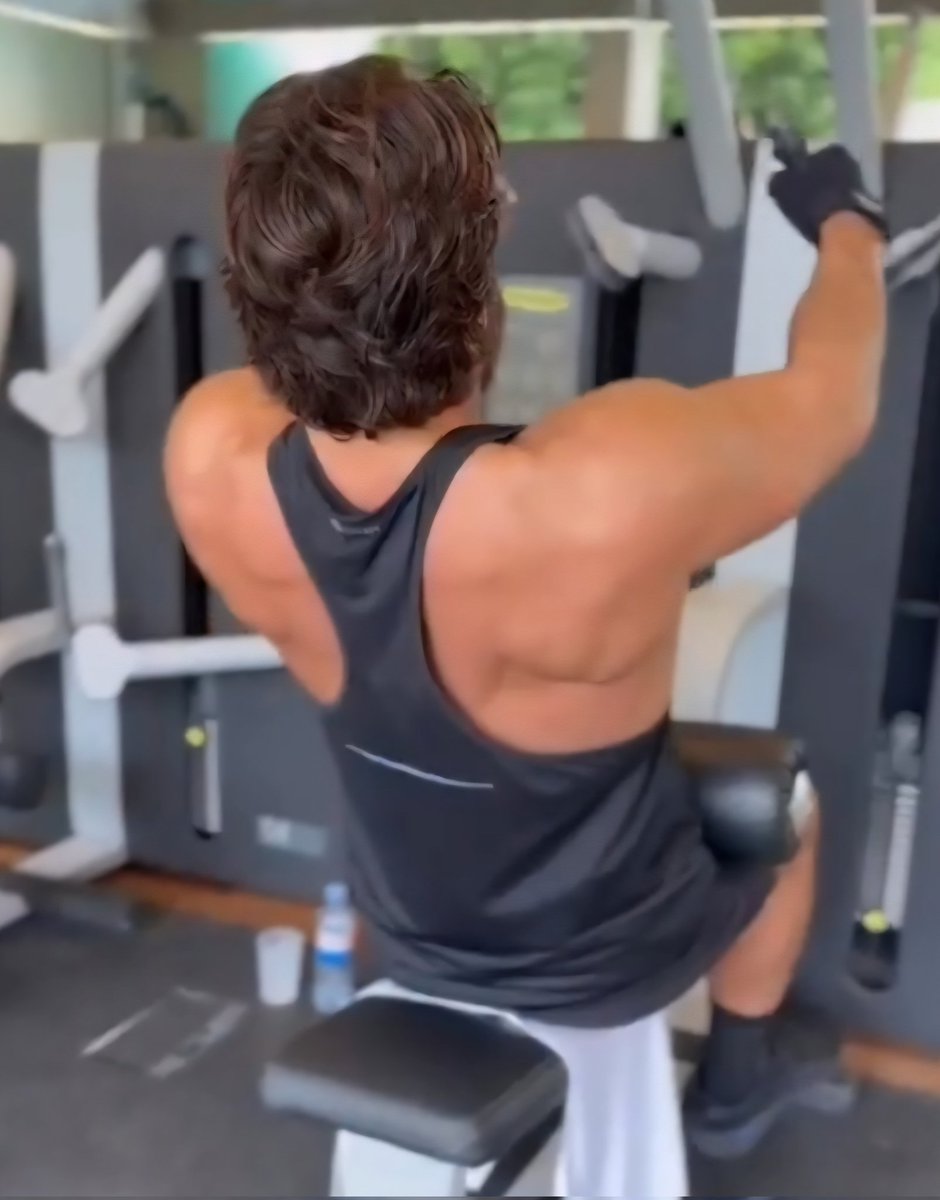 CAN AMOR...
Que bien te sienta la  hora menos en Canarias 🔥🔥😜

#CanYaman ⭐️