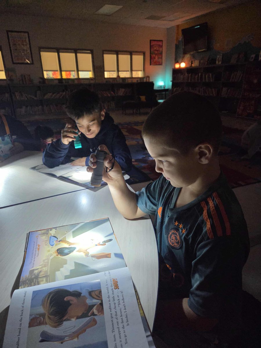 AngelaBrentHar1's tweet image. 👻✨ Our Bobcats lit up the Media Center during Spooktacular Stories Themed Days! From flashlight reading to pumpkin art, creativity &amp;amp; smiles were everywhere at Sunrise Park! 🎃📚🧡💛 @ShineonSPES @pbcsd @LibraryCurrent  @ssunshne  #SpooktacularFun @KristinMenschel @CCaldovino