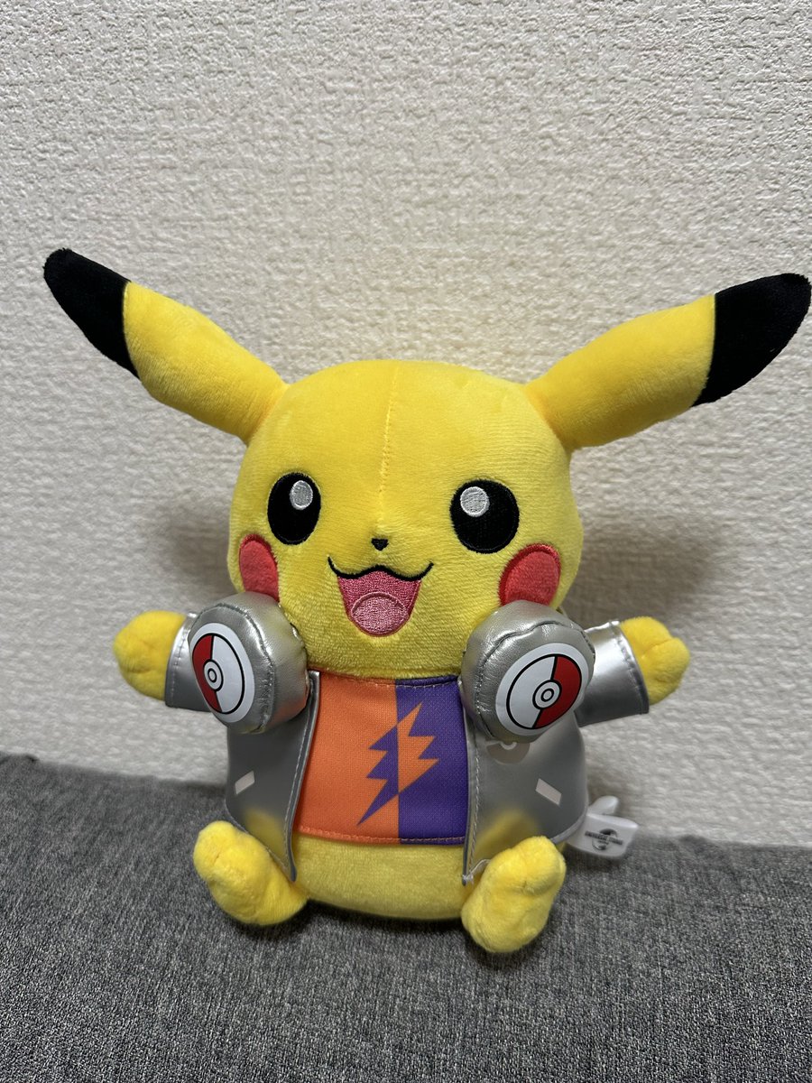 KeeeN_0120's tweet photo. どうしてもお迎えしたくなって仕事終わりに急遽インパ！
選び抜いたDJピカチュウ✨

#USJファン #ユニバ #ポケモン https://t.co/2RyvnE5kTl