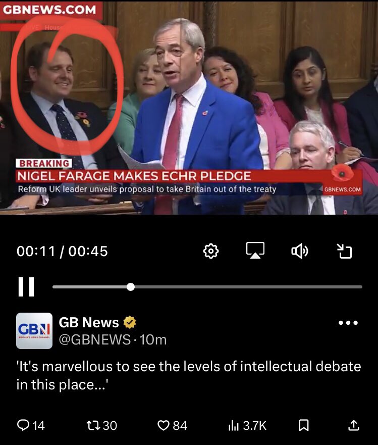 GarethDavies007's tweet photo. @Nigel_Farage Who is this twat Nigel https://t.co/YQN9ym1Jzb