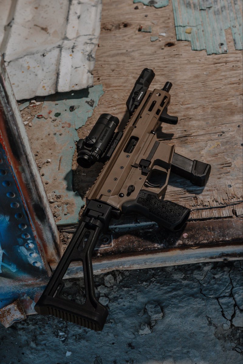 AngstadtArms's tweet photo. Bells and whistles | MDP-9 +
@AimpointUSA +
@diefreeco +
@INFORCELights
#9mm #subgun https://t.co/AOr1thCgkL
