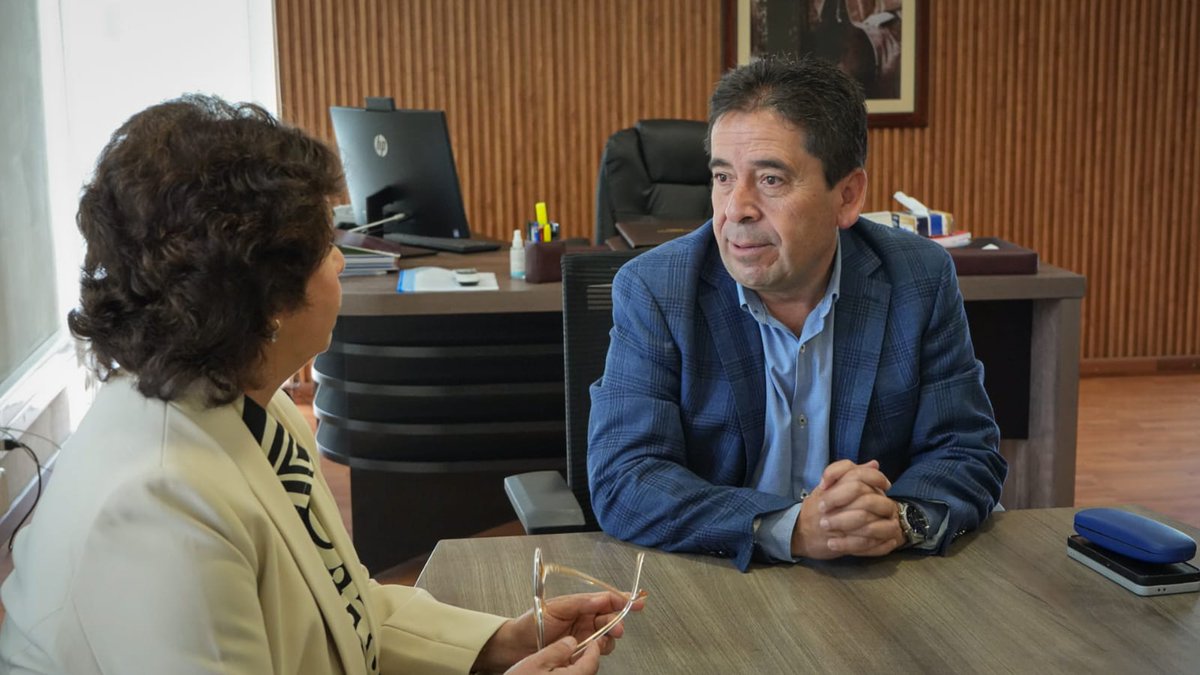 goreatacama's tweet photo. Importante encuentro entre nuestro Gobernador Regional, @mvargasatacama y la Ministra de Mineria, Aurora Williams, tras la aprobación ambiental al proyecto de modernización de la Fundición Hernán Videla Lira de Paipote, que contempla una inversión de US$1.700 millones.⚒️ https://t.co/riQphPYVmv