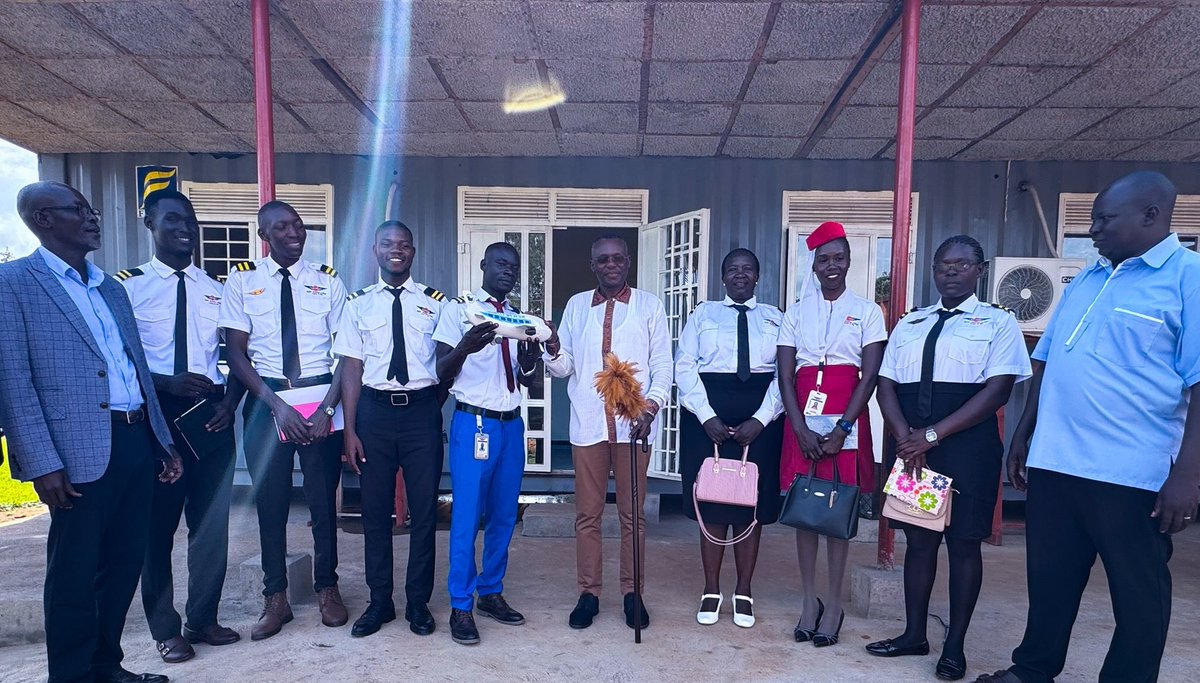 LangoCI_Offical's tweet photo. On the 25th of October, Won Nyaci me Lango graciously welcomed students from Kubis Aviation College Entebbe to his residence in Lira City East. 
@DailyMonitor @nbstv @newvisionwire @977unityfm @Thomas_Tayebwa @CAAUGANDA @Voiceoflangofm @943qfmlira https://t.co/3GZeTRzPjP
